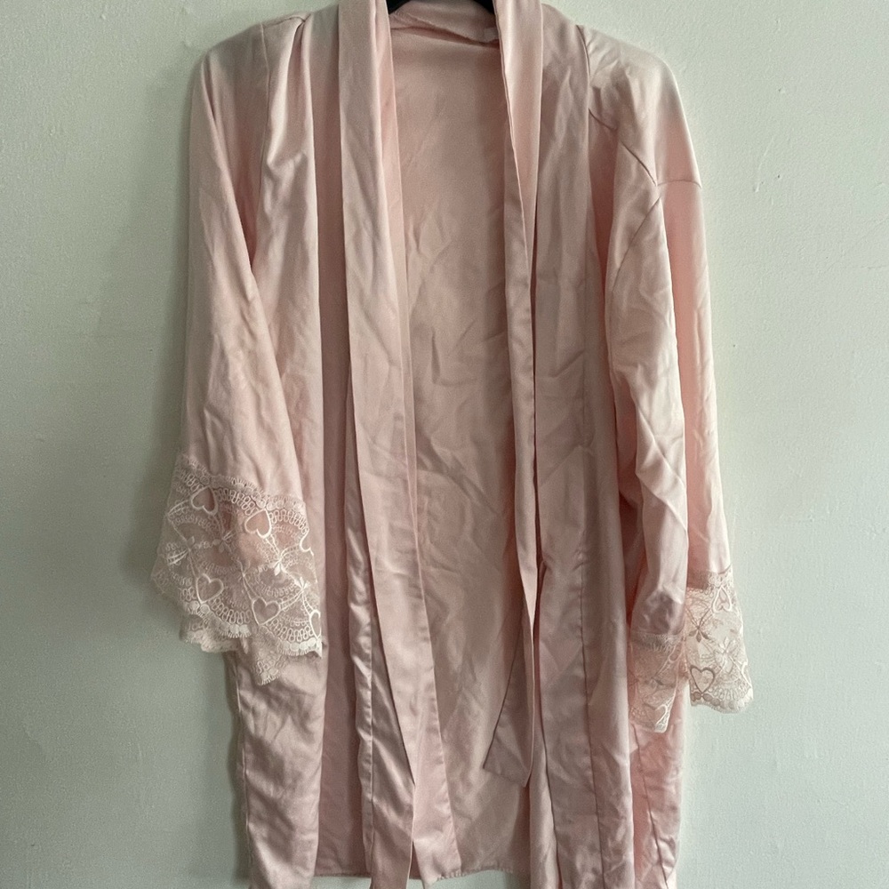 Elegant Pink Lace Trim Robe